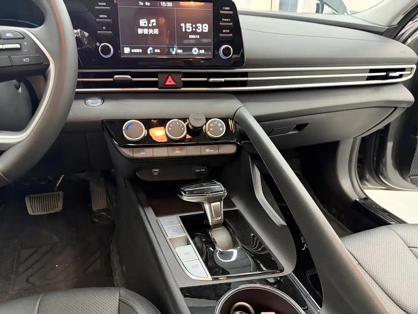 Hyundai Elantra 2023 1.5L CVT GLX Elite Edition — миниатюра 10