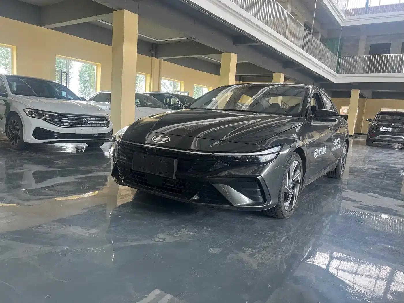 Hyundai Elantra 2023 1.5L CVT TOP Flagship Edition — миниатюра 1