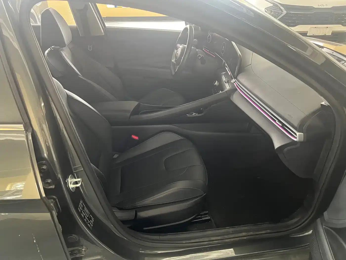 Hyundai Elantra 2023 1.5L CVT TOP Flagship Edition — миниатюра 12