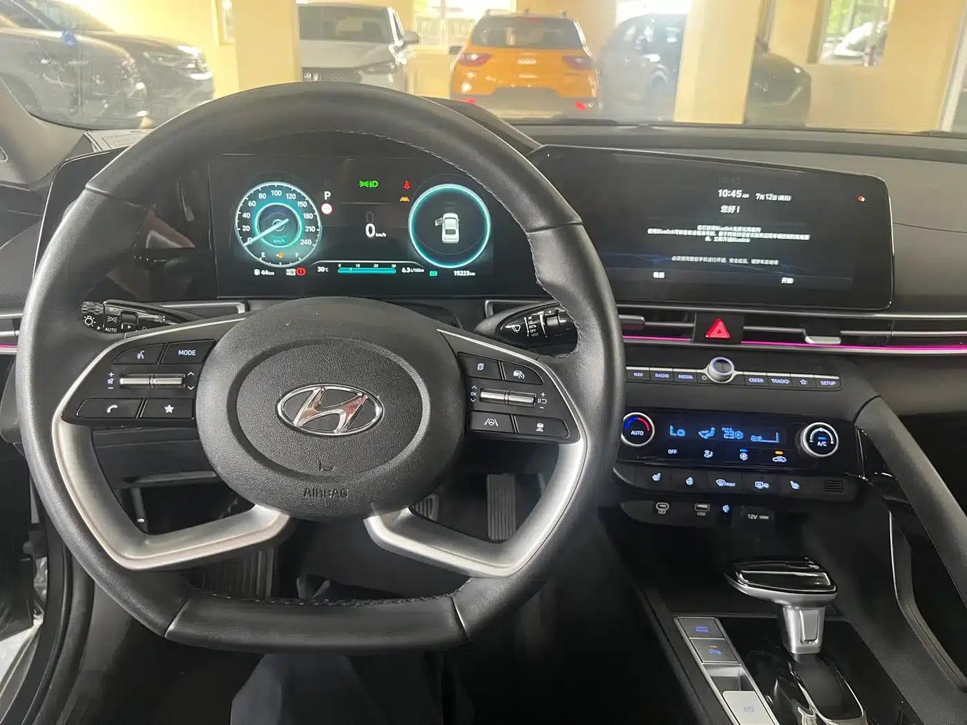 Hyundai Elantra 2023 1.5L CVT TOP Flagship Edition — миниатюра 16