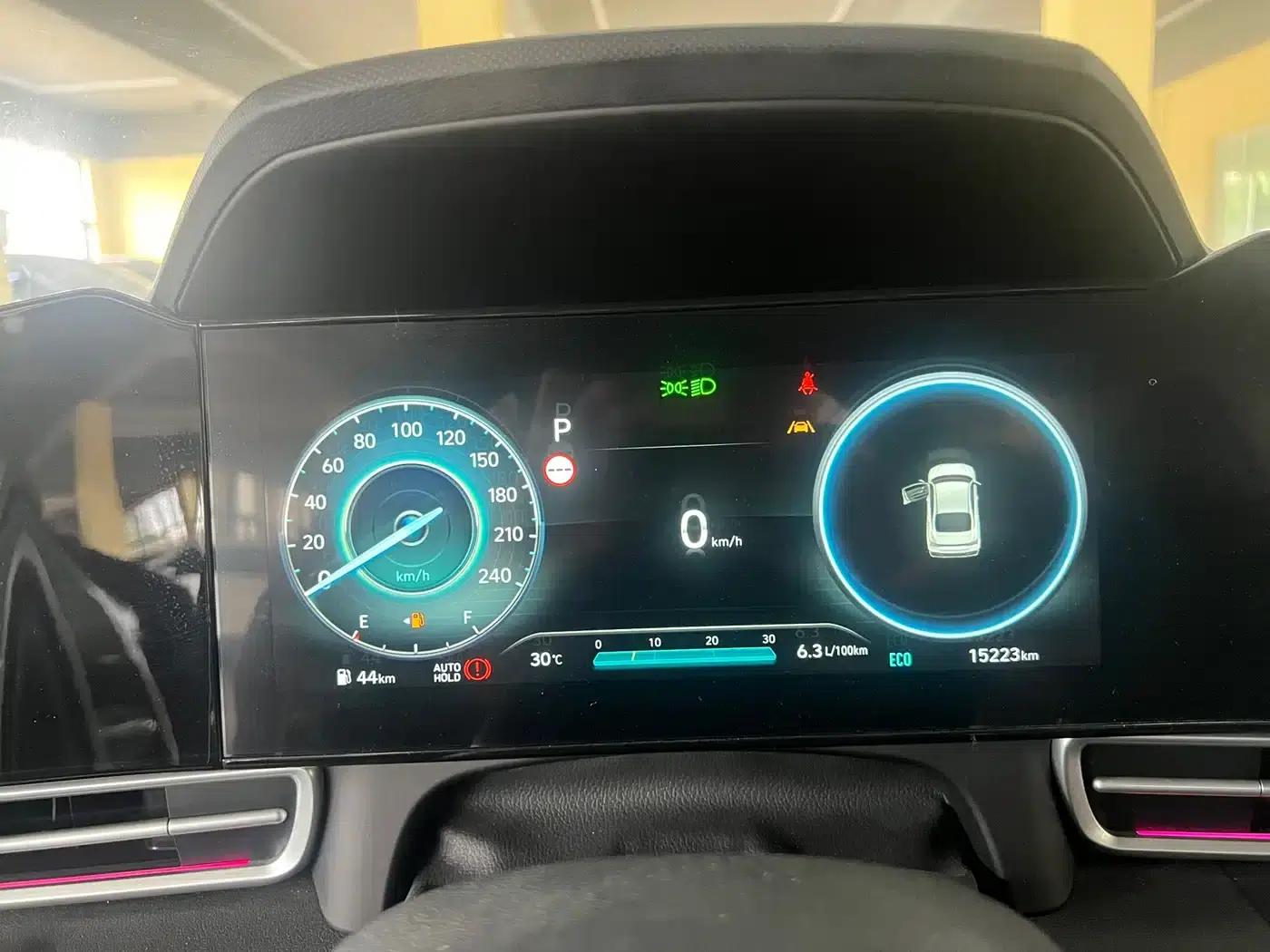 Hyundai Elantra 2023 1.5L CVT TOP Flagship Edition — миниатюра 20