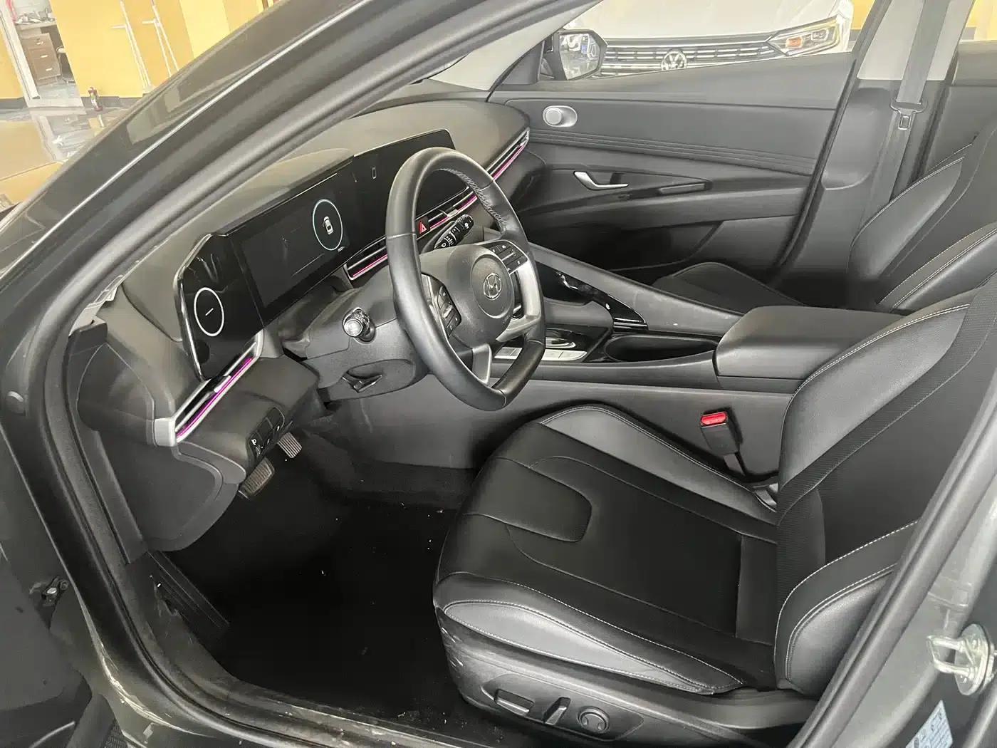 Hyundai Elantra 2023 1.5L CVT TOP Flagship Edition — миниатюра 10