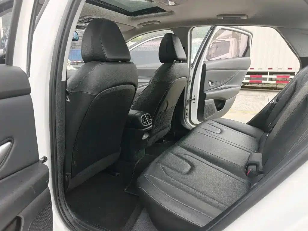 Hyundai Elantra 2022 1.5L CVT LUX Premium Edition — миниатюра 7
