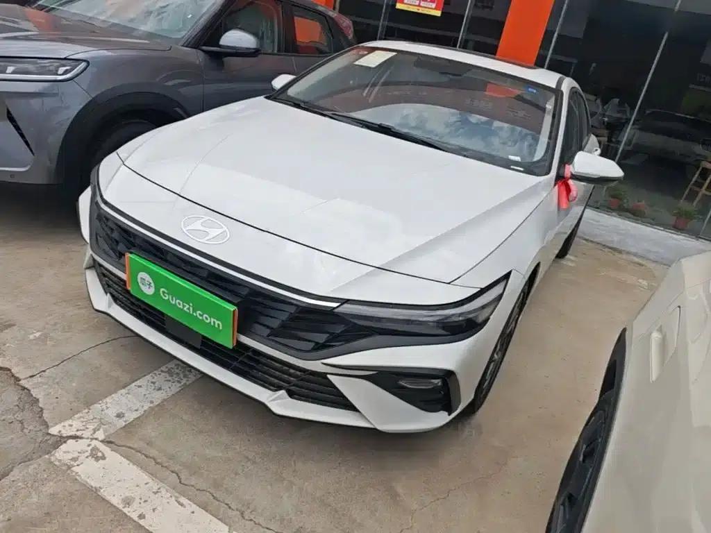 Hyundai Elantra 2023 1.5L CVT GLX Elite Edition — миниатюра 1