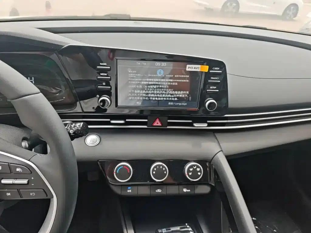 Hyundai Elantra 2023 1.5L CVT GLX Elite Edition — миниатюра 13