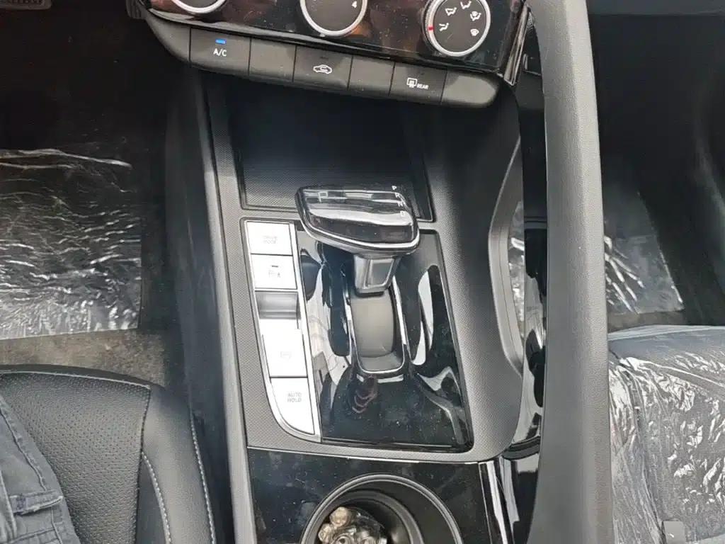 Hyundai Elantra 2023 1.5L CVT GLX Elite Edition — миниатюра 14