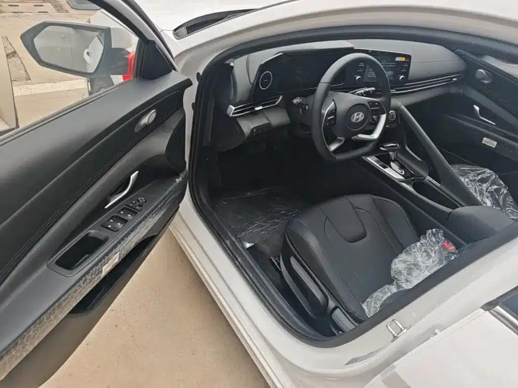 Hyundai Elantra 2023 1.5L CVT GLX Elite Edition — миниатюра 16