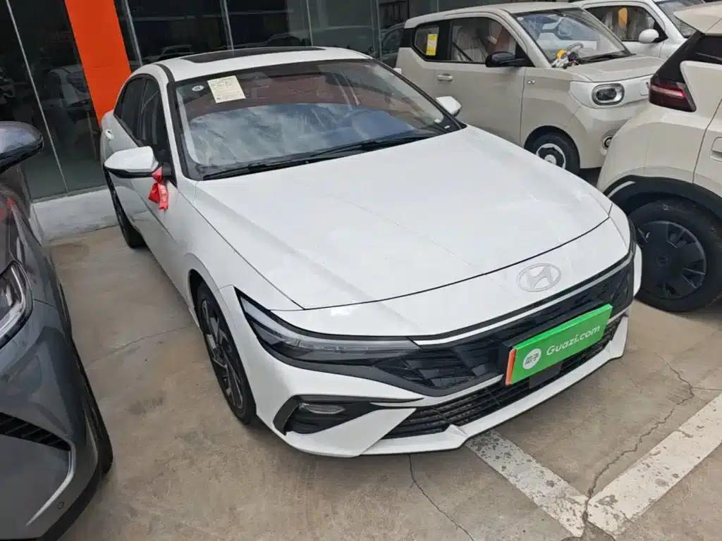 Hyundai Elantra 2023 1.5L CVT GLX Elite Edition — миниатюра 4