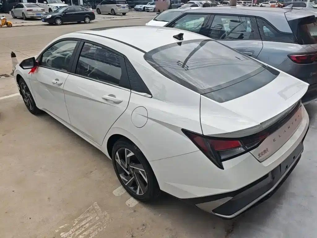 Hyundai Elantra 2023 1.5L CVT GLX Elite Edition — миниатюра 5