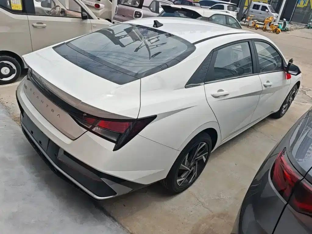 Hyundai Elantra 2023 1.5L CVT GLX Elite Edition — миниатюра 7