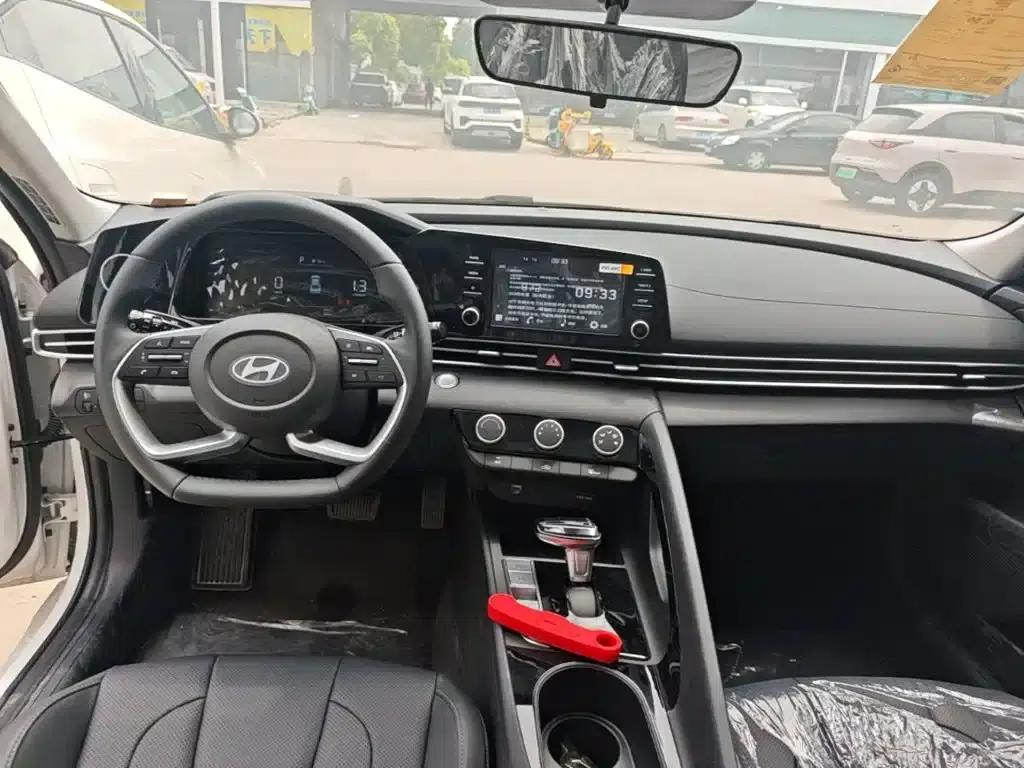 Hyundai Elantra 2023 1.5L CVT GLX Elite Edition — миниатюра 10