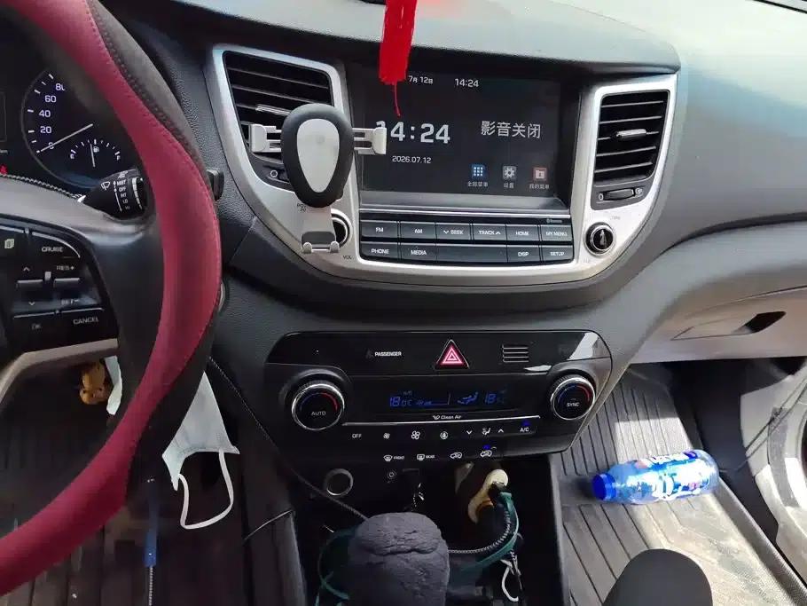 Tucson 2015 1.6T Dual-Clutch Two-Wheel Drive Intelligent Model — миниатюра 13