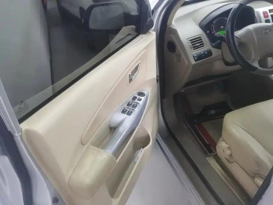 Tucson 2013 2.0L Automatic 2WD Comfort Model — миниатюра 7