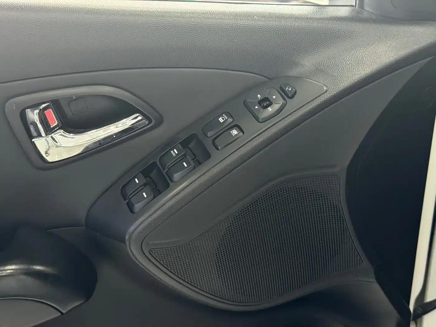 Beijing Hyundai ix35 2013 2.0L Automatic 2WD Smart GLS (National V Emission Standard) — миниатюра 5