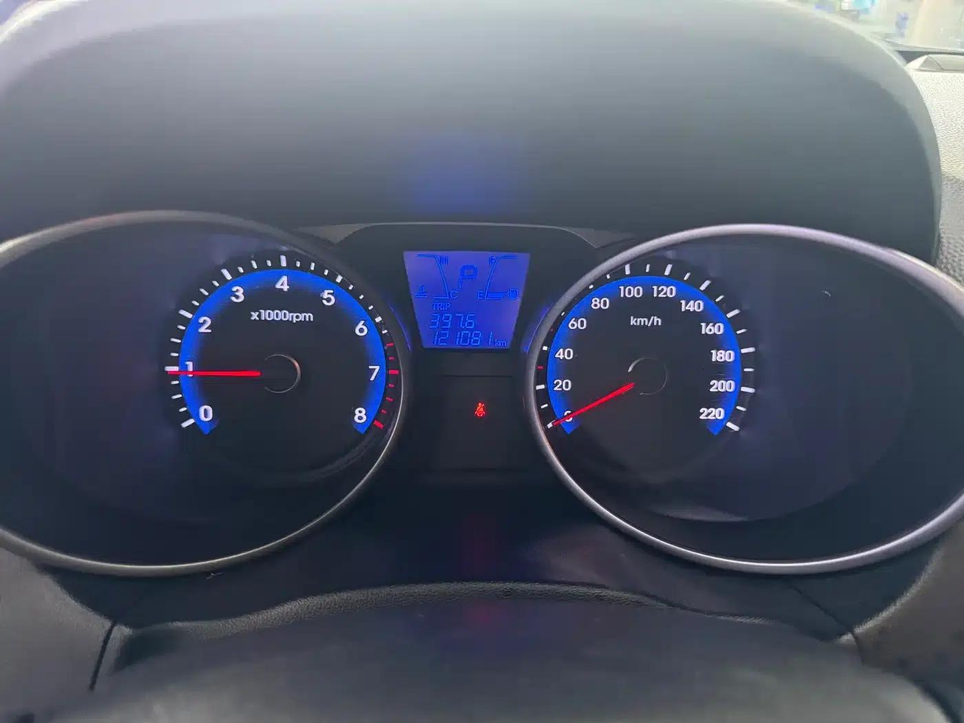 Beijing Hyundai ix35 2013 2.0L Automatic 2WD Smart GLS (National V Emission Standard) — миниатюра 10