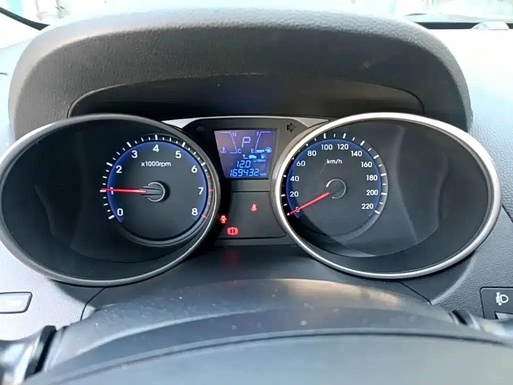 Beijing Hyundai ix35 2015 2.0L Automatic 2WD Comfort Model (National IV Emission Standard) — миниатюра 12
