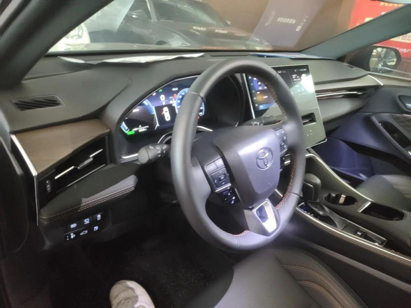 Toyota Avalon 2024 Dual-Motor 2.0L Premium Edition — миниатюра 12