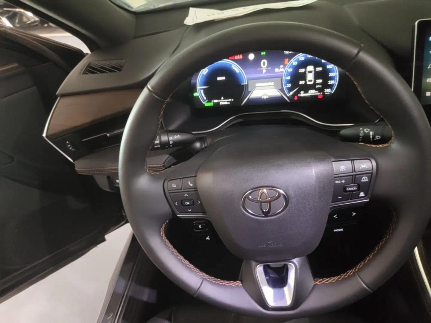 Toyota Avalon 2024 Dual-Motor 2.0L Premium Edition — миниатюра 13