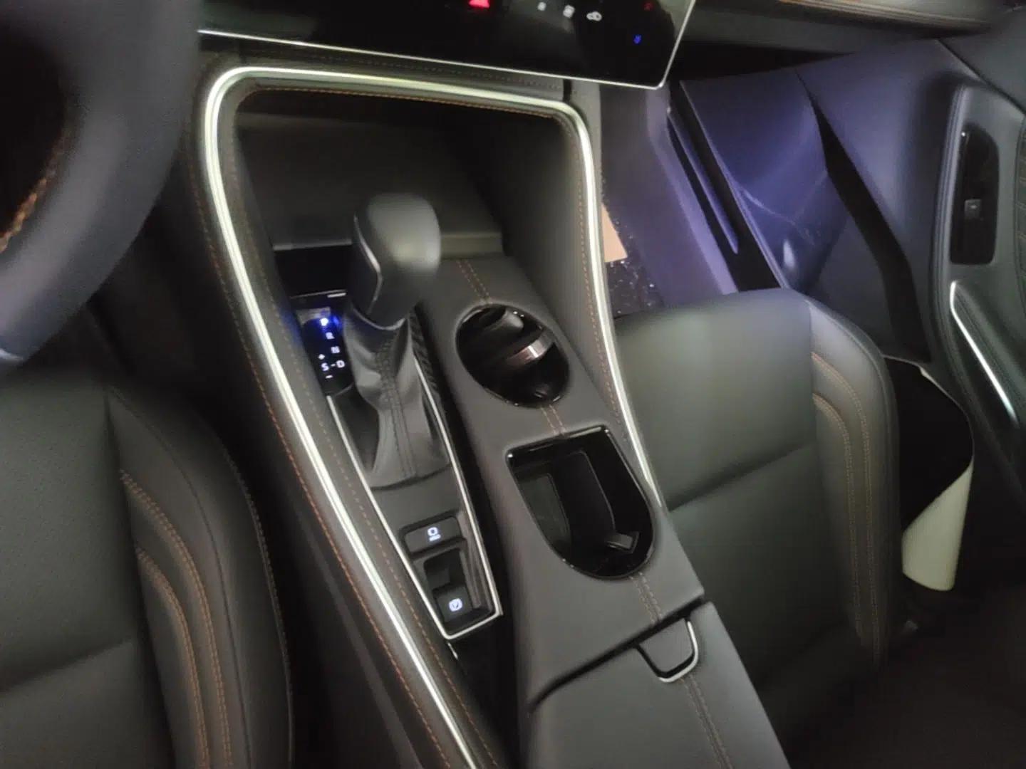 Toyota Avalon 2024 Dual-Motor 2.0L Premium Edition — миниатюра 16