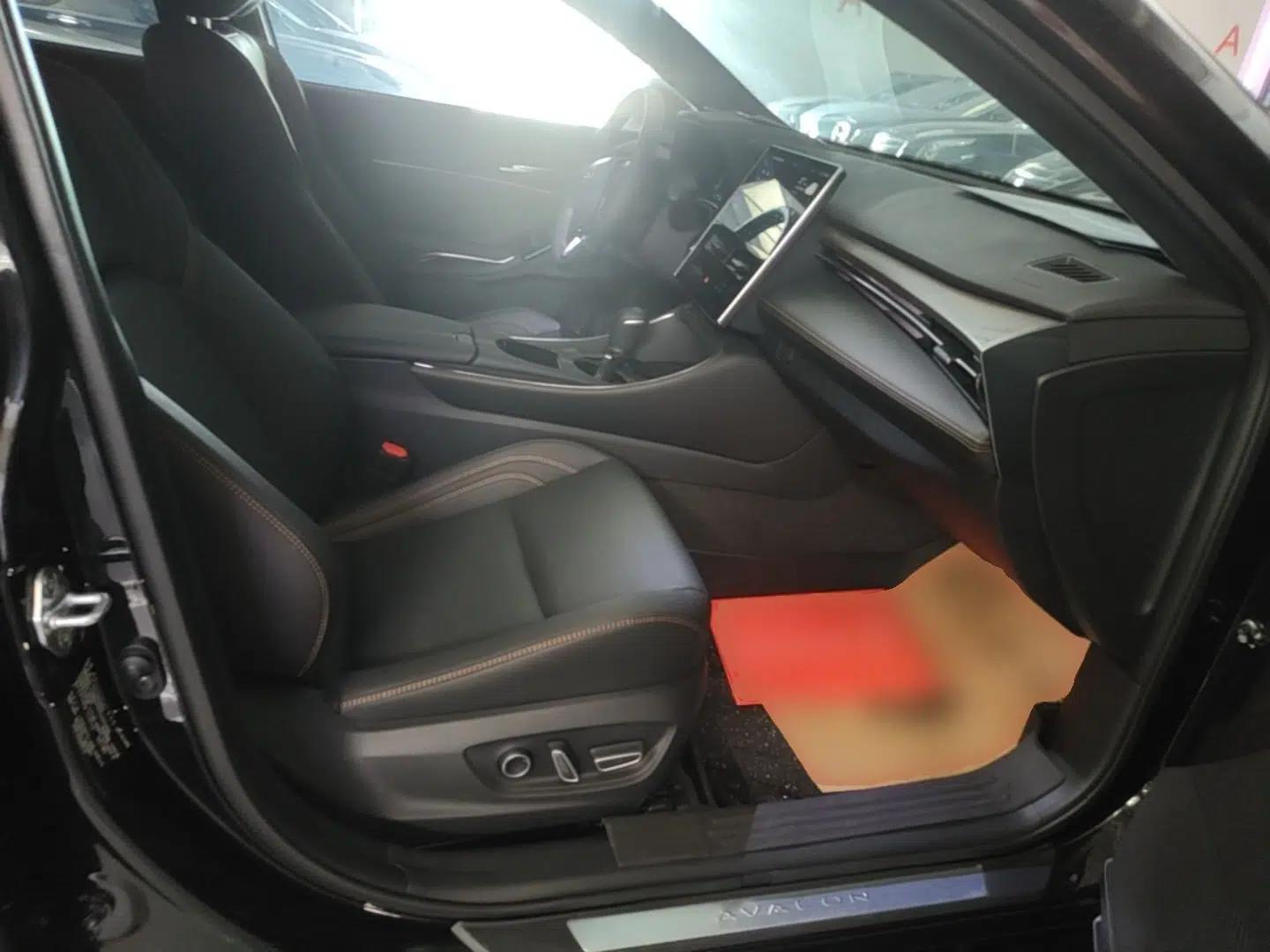 Toyota Avalon 2024 Dual-Motor 2.0L Premium Edition — миниатюра 19