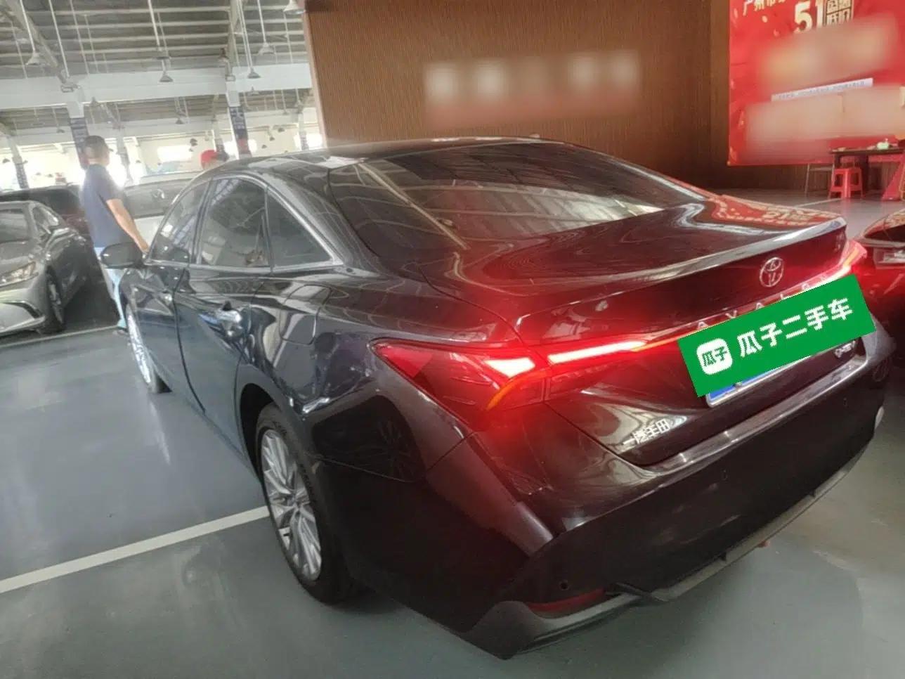 Toyota Avalon 2024 Dual-Motor 2.0L Premium Edition — миниатюра 4