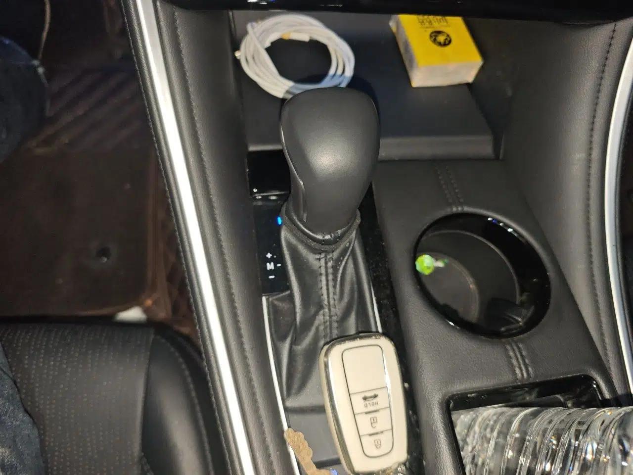 Toyota Avalon 2023 2.0L Premium Edition — миниатюра 14