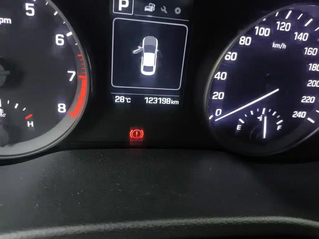 Hyundai Elantra 2016 1.6L Automatic Smart Elite Edition — миниатюра 13