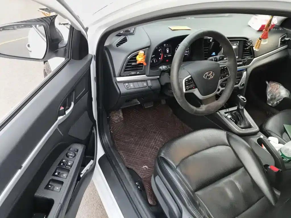 Hyundai Elantra 2016 1.6L Automatic Smart Elite Edition — миниатюра 17