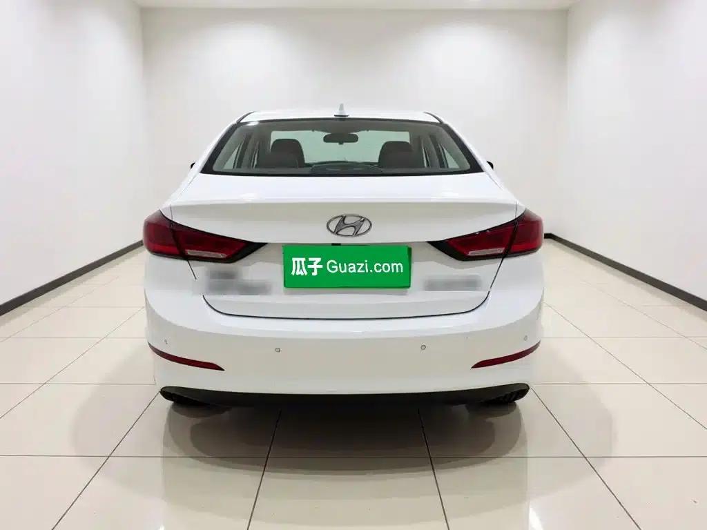 Hyundai Elantra 2016 1.6L Automatic Smart Elite Edition — миниатюра 5