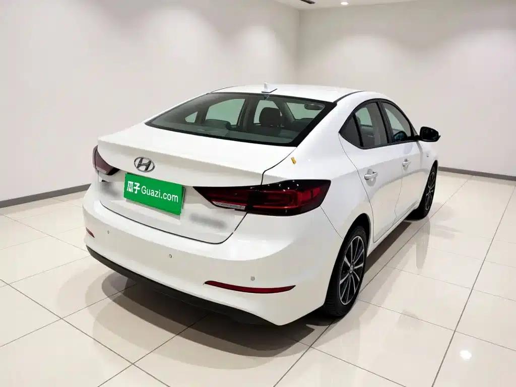 Hyundai Elantra 2016 1.6L Automatic Smart Elite Edition — миниатюра 6