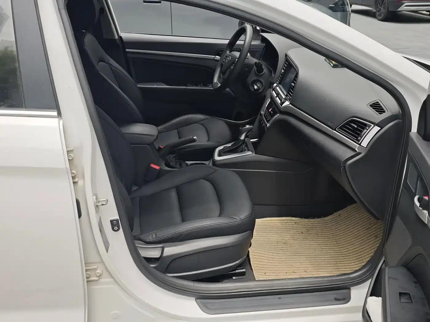 Hyundai Elantra 2016 1.6L Automatic Smart Elite Edition — миниатюра 11