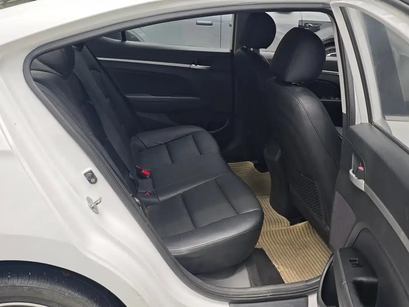 Hyundai Elantra 2016 1.6L Automatic Smart Elite Edition — миниатюра 12
