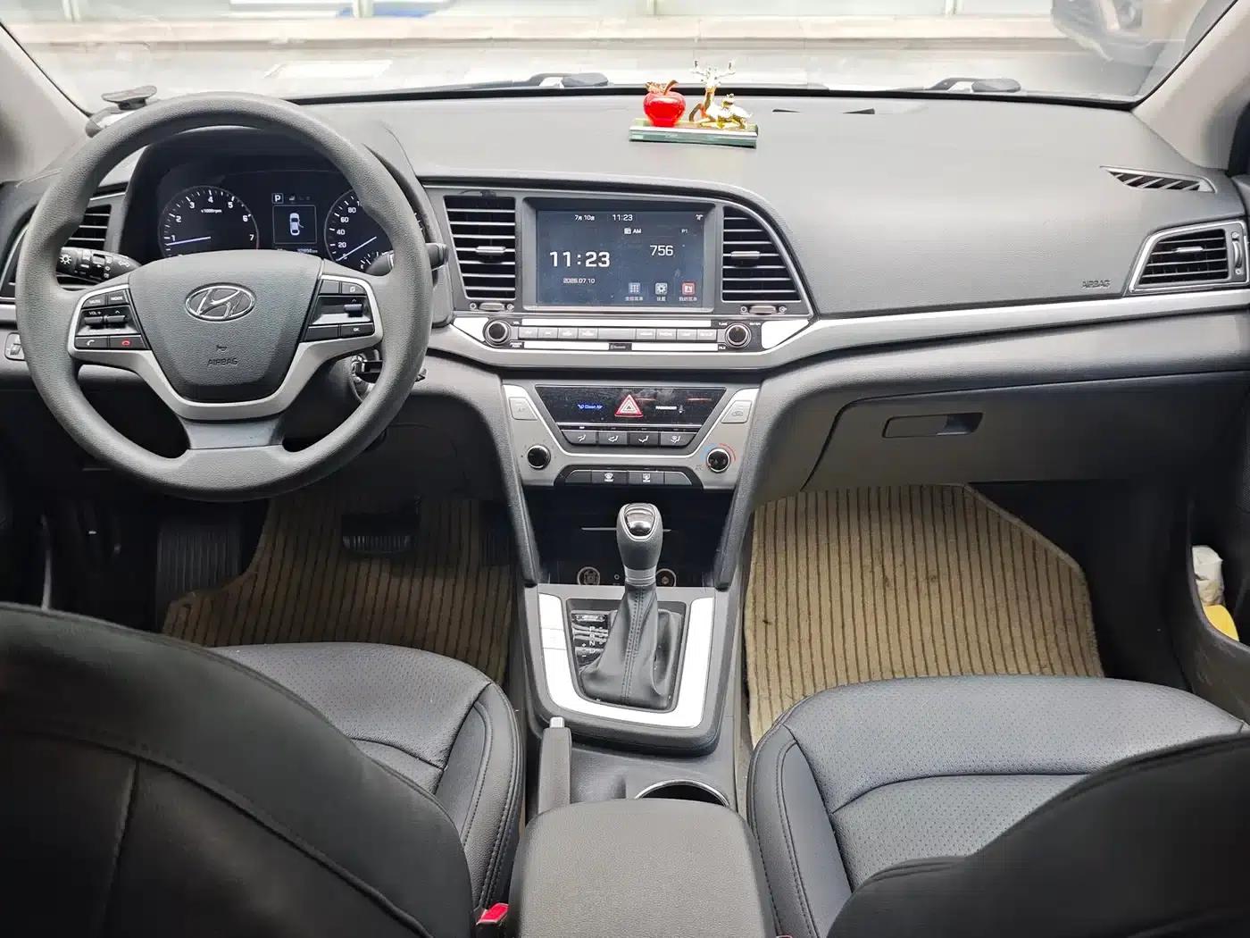 Hyundai Elantra 2016 1.6L Automatic Smart Elite Edition — миниатюра 13