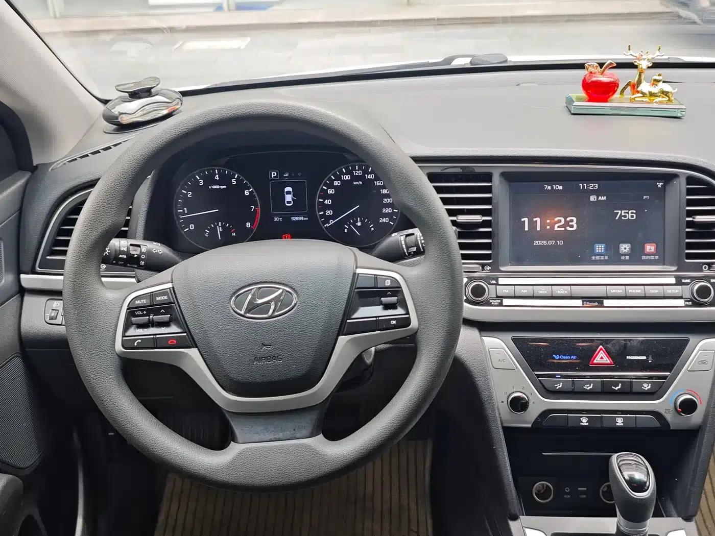 Hyundai Elantra 2016 1.6L Automatic Smart Elite Edition — миниатюра 14
