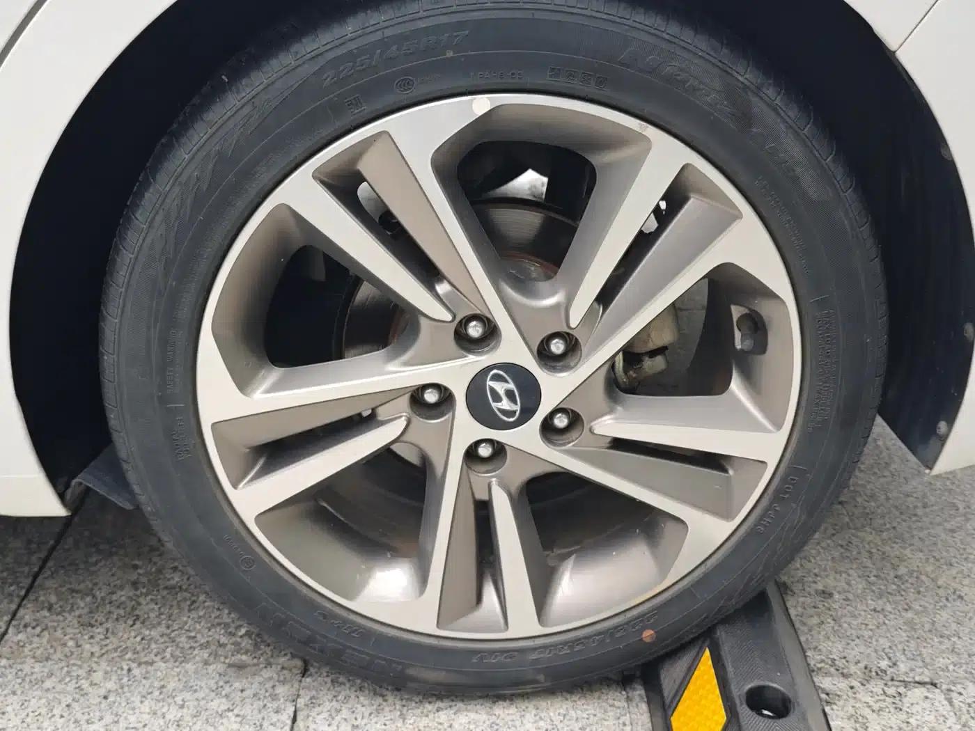 Hyundai Elantra 2016 1.6L Automatic Smart Elite Edition — миниатюра 5