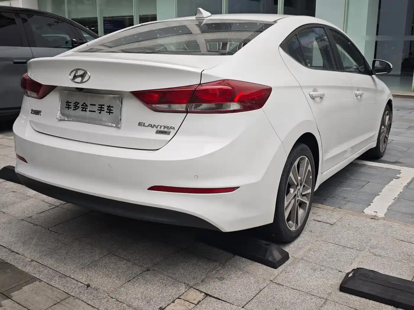 Hyundai Elantra 2016 1.6L Automatic Smart Elite Edition — миниатюра 6