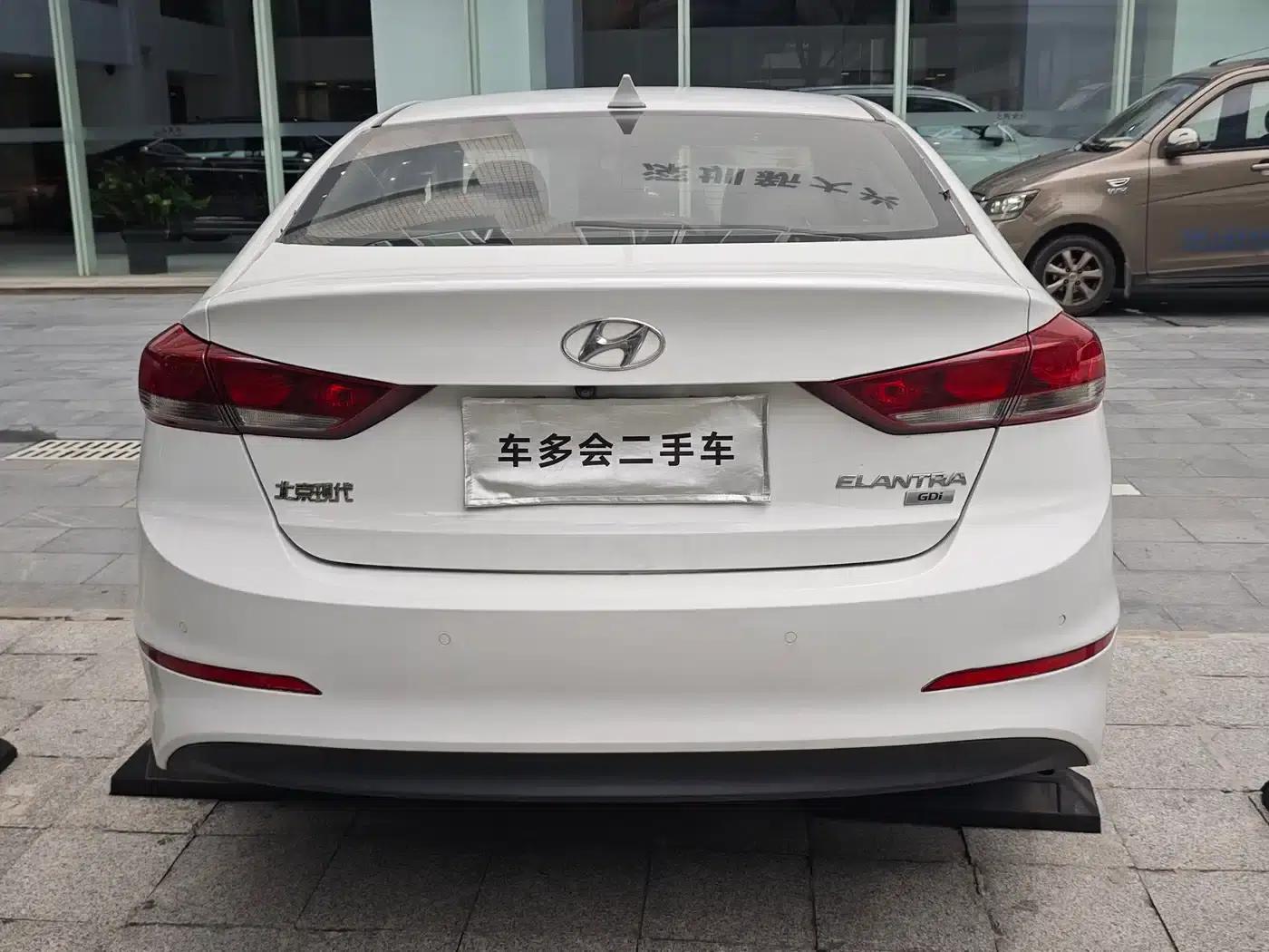 Hyundai Elantra 2016 1.6L Automatic Smart Elite Edition — миниатюра 7