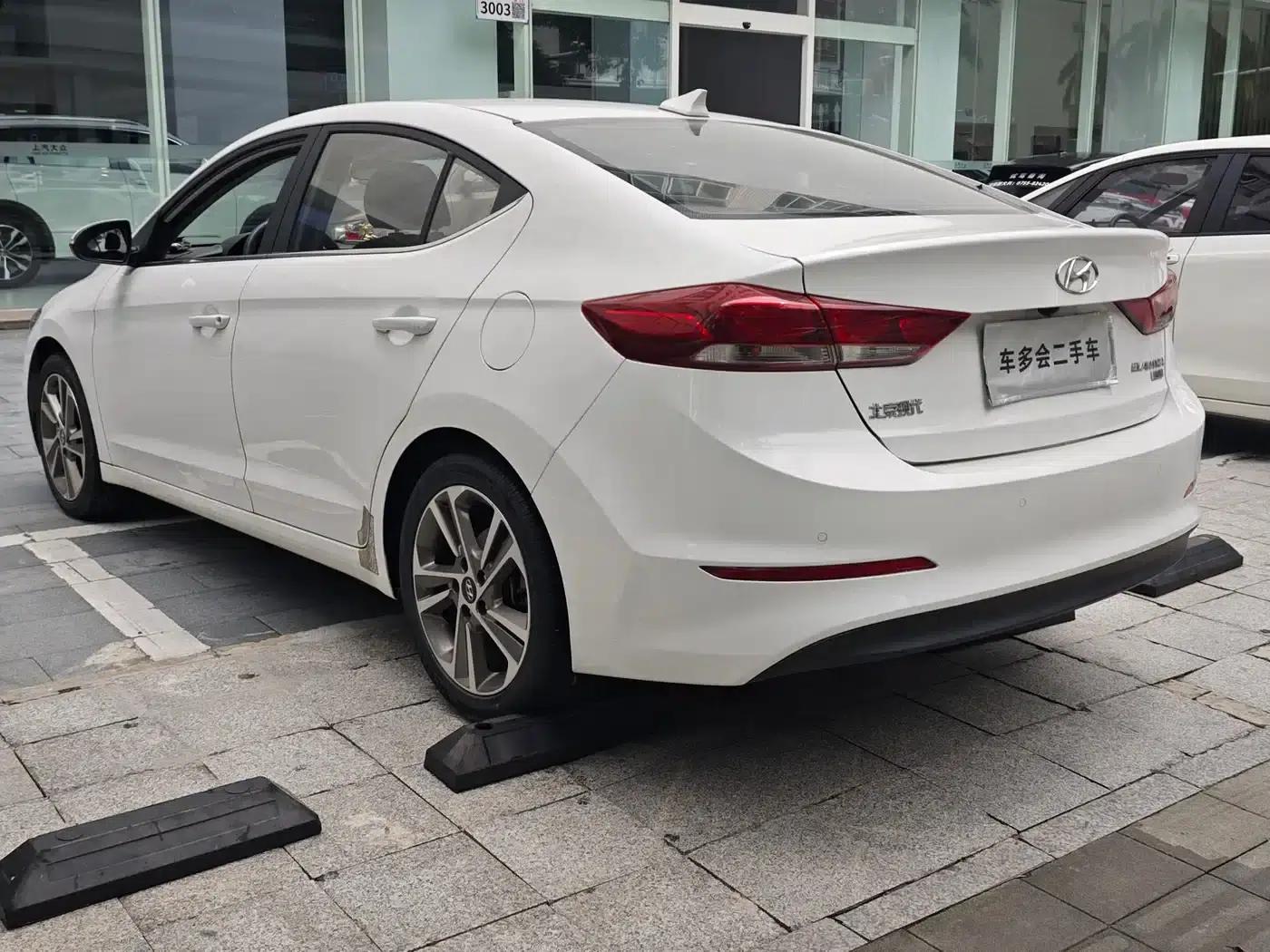 Hyundai Elantra 2016 1.6L Automatic Smart Elite Edition — миниатюра 8