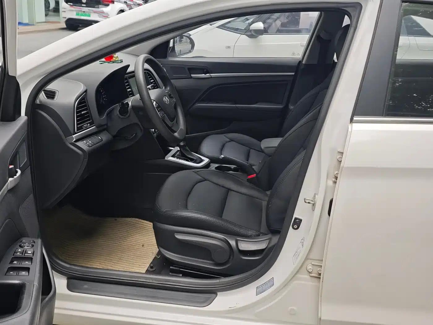 Hyundai Elantra 2016 1.6L Automatic Smart Elite Edition — миниатюра 9