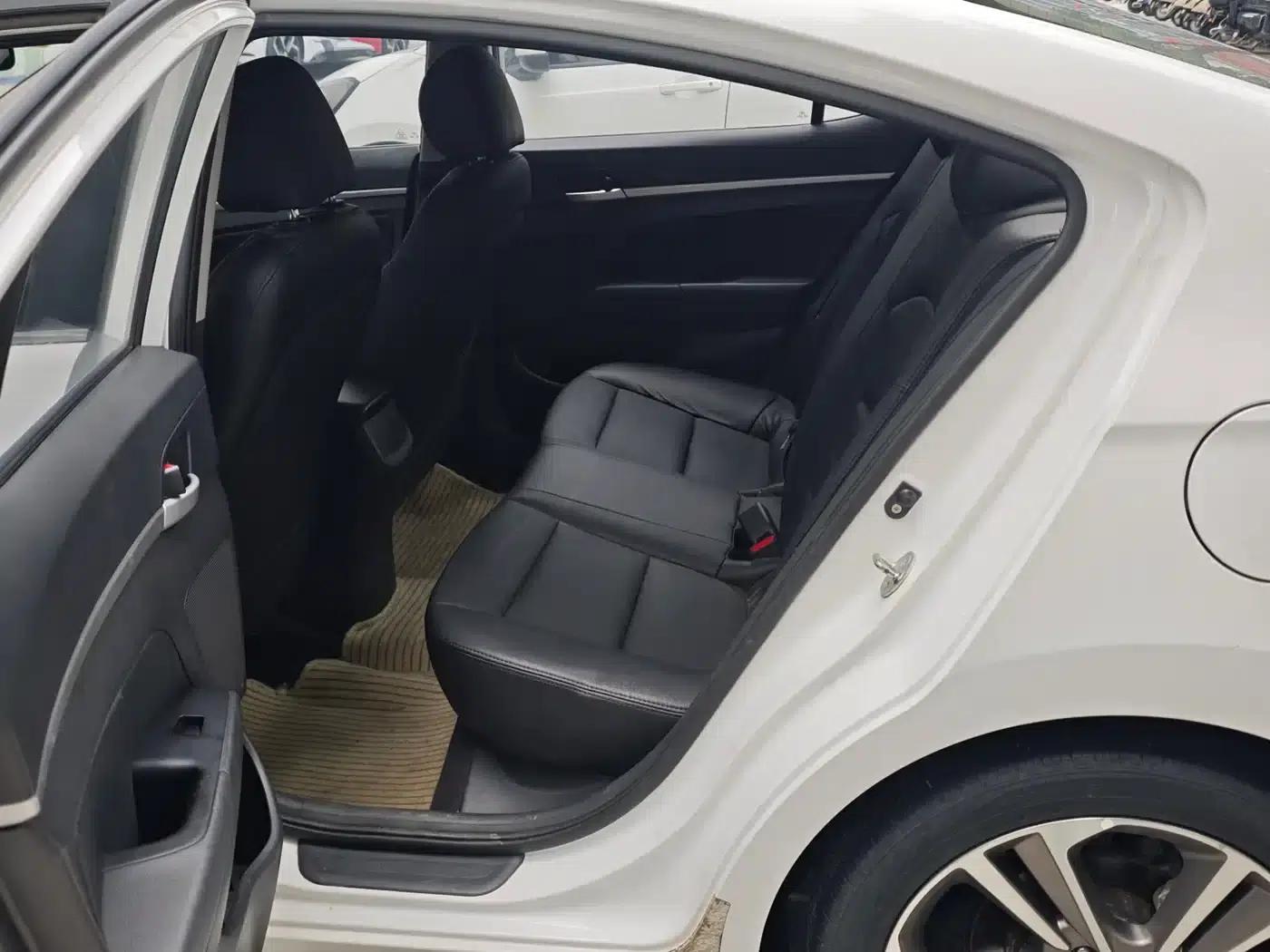 Hyundai Elantra 2016 1.6L Automatic Smart Elite Edition — миниатюра 10