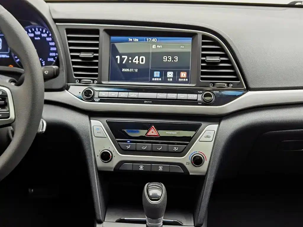 Hyundai Elantra 2016 1.6L Automatic Smart Elite Edition — миниатюра 12