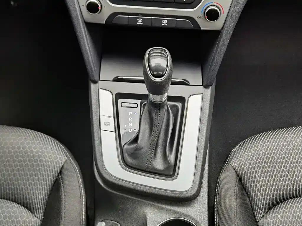 Hyundai Elantra 2016 1.6L Automatic Smart Elite Edition — миниатюра 13
