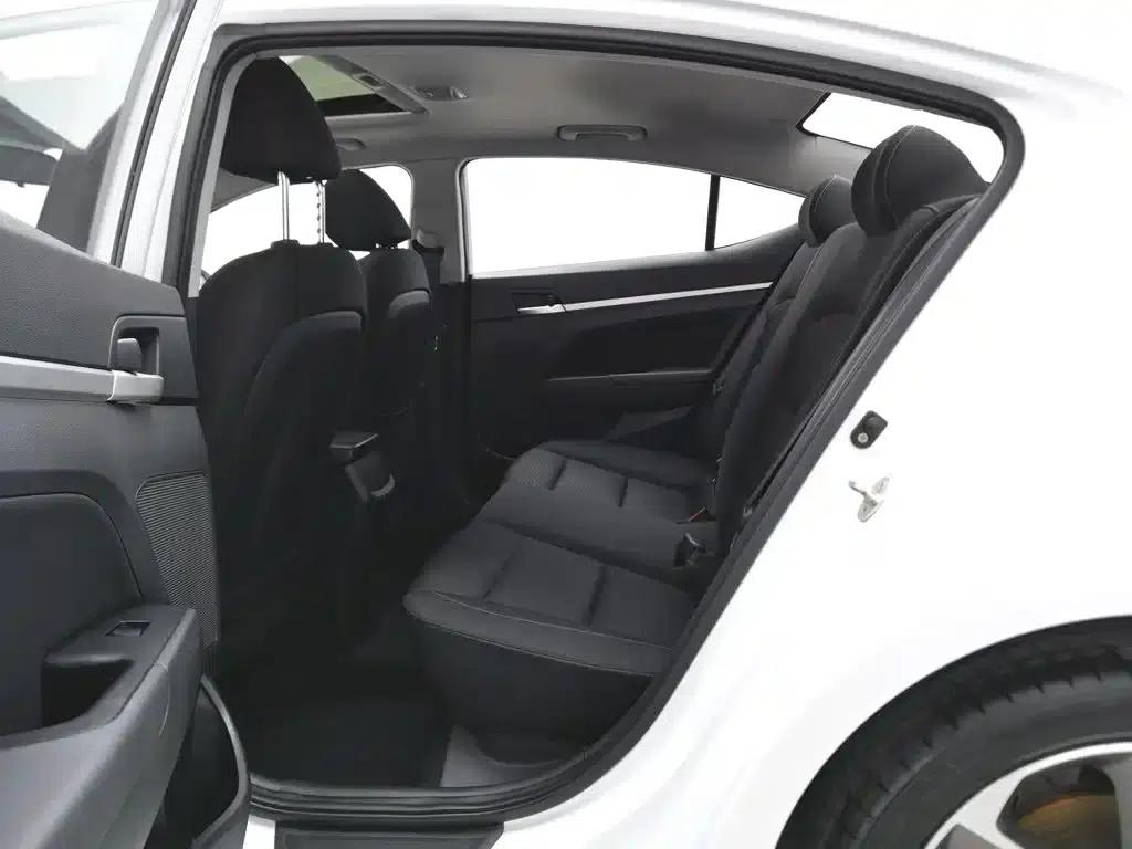 Hyundai Elantra 2016 1.6L Automatic Smart Elite Edition — миниатюра 15