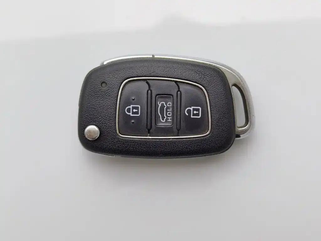 Hyundai Elantra 2016 1.6L Automatic Smart Elite Edition — миниатюра 19
