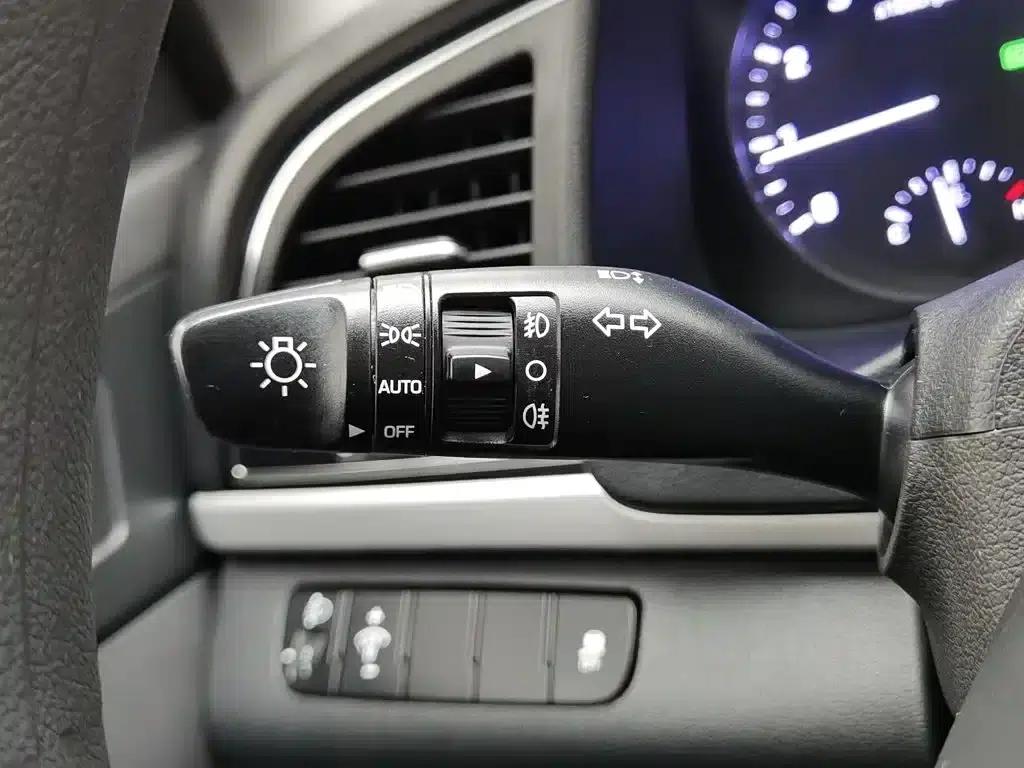 Hyundai Elantra 2016 1.6L Automatic Smart Elite Edition — миниатюра 21