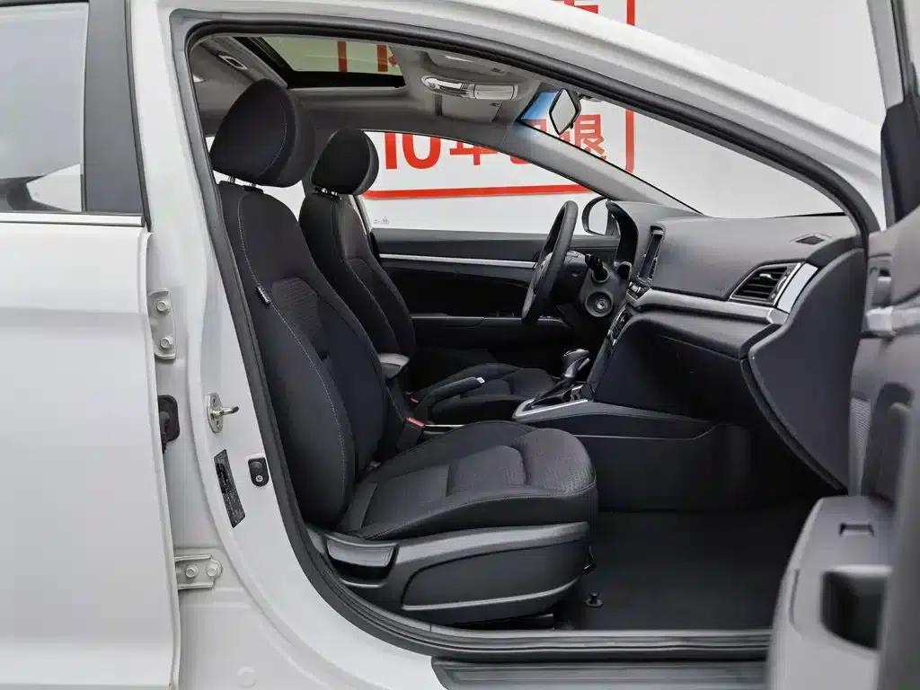 Hyundai Elantra 2016 1.6L Automatic Smart Elite Edition — миниатюра 23