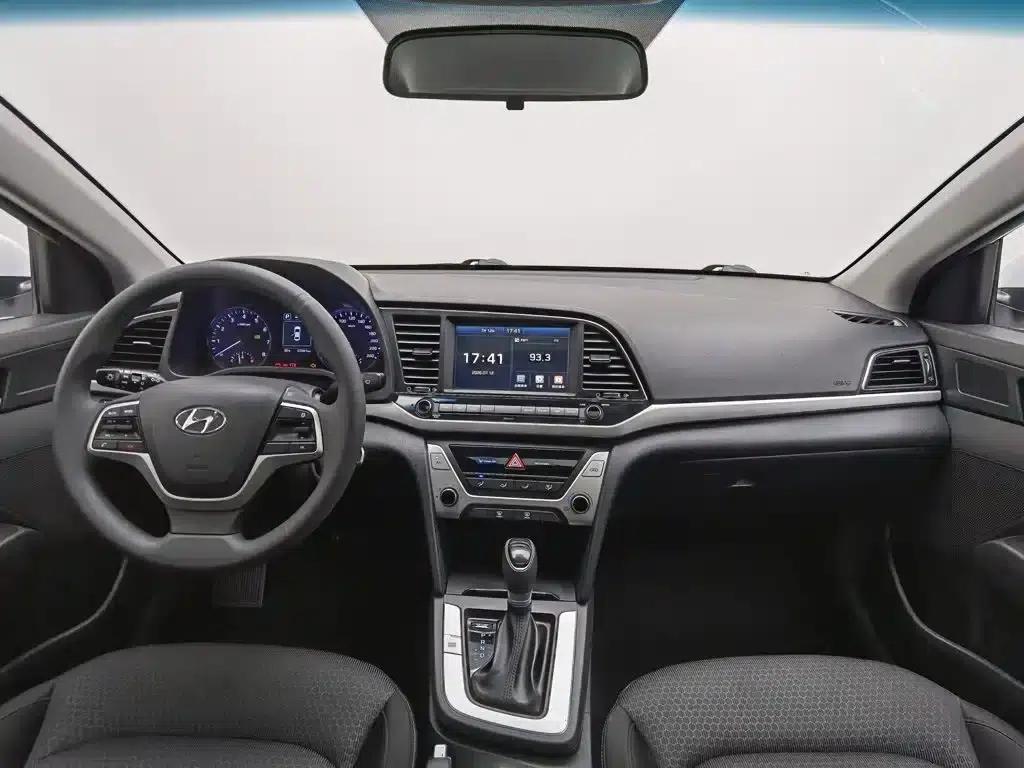 Hyundai Elantra 2016 1.6L Automatic Smart Elite Edition — миниатюра 5