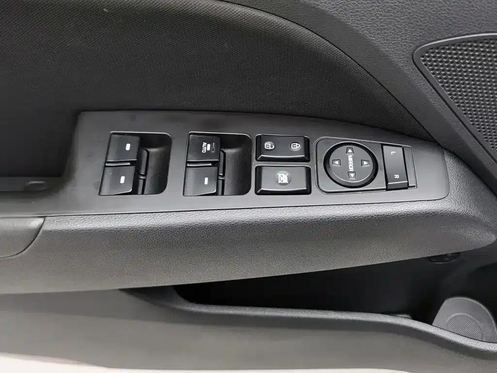 Hyundai Elantra 2016 1.6L Automatic Smart Elite Edition — миниатюра 9