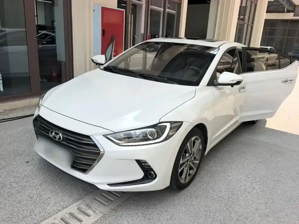 Hyundai Elantra 2016 1.6L Automatic Smart Elite Edition — миниатюра 2