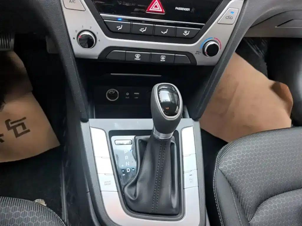 Hyundai Elantra 2016 1.6L Automatic Smart Elite Edition — миниатюра 14